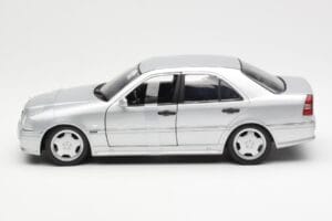 Mercedes C36 AMG W202 Sidabras UT Models 1:18 180035000 Metalas - nuotrauka 3 iš 6