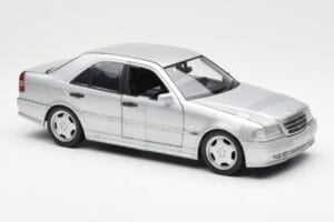 Mercedes C36 AMG W202 Sidabras UT Models 1:18 180035000 Metalas - nuotrauka 4 iš 6