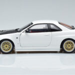Nissan Skyline GT-R R34 Nismo Z-Tune Baltas MotorHelix 1:18 - image 5 of 11