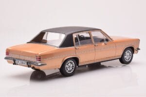 Opel Diplomat B Smėlio Metalinis MCG 1:18 MCG18335 Metalas - nuotrauka 2 iš 6