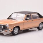 Opel Diplomat B Smėlio Metalinis MCG 1:18