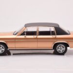 Opel Diplomat B Smėlio Metalinis MCG 1:18 - image 3 of 6