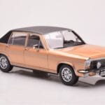 Opel Diplomat B Smėlio Metalinis MCG 1:18 - image 4 of 6