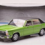 Opel Diplomat B Žalias Metalinis MCG 1:18 - image 6 of 6