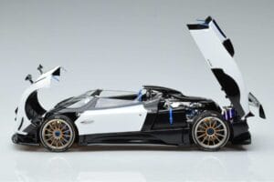Pagani Zonda HP Barchetta Carbon Fiber Baltas LCD 1:18 LCD18009-WH Metalas - nuotrauka 4 iš 9