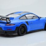 Porsche 911 GT2 RS 991.2 Weissach Package Mėlynas Juodi Magnio Ratai Minichamps 1:18 - image 2 of 6