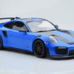 Porsche 911 GT2 RS 991.2 Weissach Package Mėlynas Juodi Magnio Ratai Minichamps 1:18 - image 4 of 6