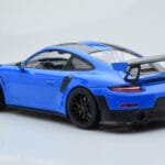 Porsche 911 GT2 RS 991.2 Weissach Package Mėlynas Juodi Magnio Ratai Minichamps 1:18 - image 5 of 6