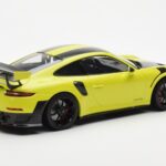Porsche 911 991.2 GT2 RS Šviesiai Žalias Su Juodais Magnio Ratais Minichamps 1:18 - image 2 of 6
