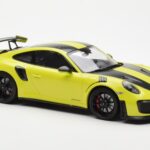 Porsche 911 991.2 GT2 RS Šviesiai Žalias Su Juodais Magnio Ratais Minichamps 1:18 - image 4 of 6