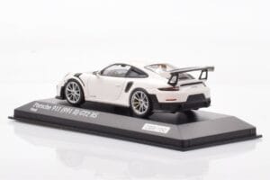 Porsche 911 991.2 GT2 RS Baltas Minichamps 1:43 CA04318004 Metalas - nuotrauka 3 iš 4