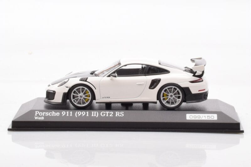 Porsche 911 991.2 GT2 RS Baltas Minichamps 1:43
