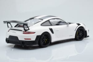 Porsche 911 GT2 RS 991.2 Weissach Package Baltas Juodi Magnio Ratai Minichamps 1:18 153068309 Metalas - nuotrauka 2 iš 6