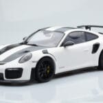 Porsche 911 GT2 RS 991.2 Weissach Package Baltas Juodi Magnio Ratai Minichamps 1:18