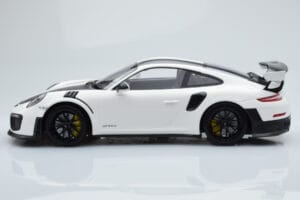 Porsche 911 GT2 RS 991.2 Weissach Package Baltas Juodi Magnio Ratai Minichamps 1:18 153068309 Metalas - nuotrauka 3 iš 6
