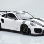 Porsche 911 GT2 RS 991.2 Weissach Package Baltas Juodi Magnio Ratai Minichamps 1:18 - image 4 of 6