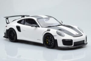 Porsche 911 GT2 RS 991.2 Weissach Package Baltas Juodi Magnio Ratai Minichamps 1:18 153068309 Metalas - nuotrauka 4 iš 6