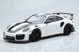 Porsche 911 GT2 RS 991.2 Weissach Package Baltas Juodi Magnio Ratai Minichamps 1:18