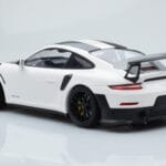 Porsche 911 GT2 RS 991.2 Weissach Package Baltas Juodi Magnio Ratai Minichamps 1:18 - image 5 of 6