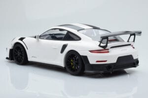 Porsche 911 GT2 RS 991.2 Weissach Package Baltas Juodi Magnio Ratai Minichamps 1:18 153068309 Metalas - nuotrauka 5 iš 6