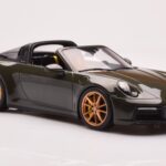 Porsche 911 992 Targa 4S Alyvuogių Žalia GT Spirit 1:18 - image 4 of 6