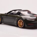 Porsche 911 992 Targa 4S Alyvuogių Žalia GT Spirit 1:18 - image 5 of 6