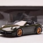 Porsche 911 992 Targa 4S Alyvuogių Žalia GT Spirit 1:18 - image 6 of 6