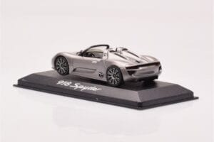 Porsche 918 Spyder Pilkas Metalinis Minichamps 1:43 WAP0201910B Metalas - nuotrauka 3 iš 4