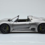 Porsche 918 Spyder Prototipas Pilkas Metalinis Minichamps 1:18 - image 4 of 7
