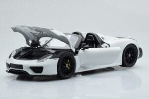 Porsche 918 Spyder Weissach Package Baltas Su Juodais Ratais Minichamps 1:18 113062443 Metalas - nuotrauka 2 iš 9