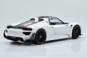 Porsche 918 Spyder Weissach Package Baltas Su Juodais Ratais Minichamps 1:18 113062443 Metalas - nuotrauka 3 iš 9
