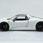 Porsche 918 Spyder Weissach Package Baltas Su Juodais Ratais Minichamps 1:18 - image 5 of 9
