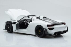 Porsche 918 Spyder Weissach Package Baltas Su Juodais Ratais Minichamps 1:18 113062443 Metalas - nuotrauka 6 iš 9