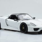 Porsche 918 Spyder Weissach Package Baltas Su Juodais Ratais Minichamps 1:18 - image 7 of 9