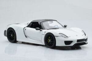 Porsche 918 Spyder Weissach Package Baltas Su Juodais Ratais Minichamps 1:18 113062443 Metalas - nuotrauka 7 iš 9