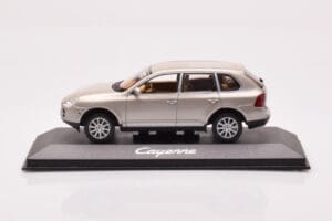 Porsche Cayenne 9PA Smėlinė Minichamps 1:43