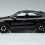 Porsche Cayenne E3 S Coupe Minichamps 1:18 187673 Metalas - image 3 of 6