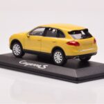 Porsche Cayenne 92A Smėlio Geltona Minichamps 1:43 - image 3 of 4