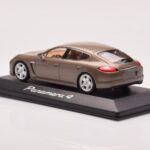 Porsche Panamera 970 4 Smėlio Metalinis Minichamps 1:43 - image 3 of 4
