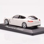 Porsche Panamera 970 Diesel Carrara Baltas Minichamps 1:43 - image 3 of 4