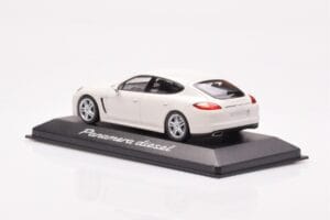 Porsche Panamera 970 Diesel Carrara Baltas Minichamps 1:43 WAP0200090C Metalas - nuotrauka 3 iš 4