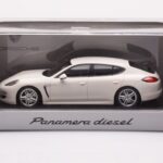 Porsche Panamera 970 Diesel Carrara Baltas Minichamps 1:43 - image 4 of 4