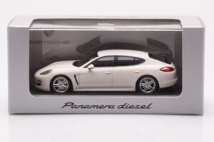 Porsche Panamera 970 Diesel Carrara Baltas Minichamps 1:43 WAP0200090C Metalas - nuotrauka 4 iš 4