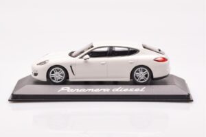 Porsche Panamera 970 Diesel Carrara Baltas Minichamps 1:43