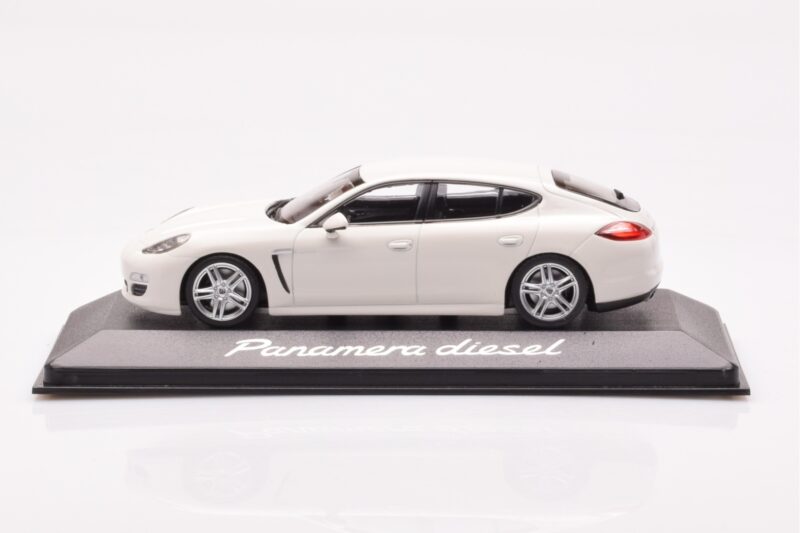 Porsche Panamera 970 Diesel Carrara Baltas Minichamps 1:43