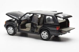 Range Rover P38 4.6 HSE Juodas Metalinis AUTOart 1:18 70017 Metalas - nuotrauka 8 iš 9
