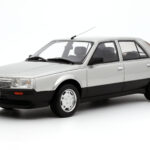 Renault 25 Phase 1 V6 Injection Sidabrinis Otto 1:18 OT1070 Derva