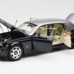 Rolls-Royce Phantom VII EWB Juodas ir Sidabrinis Kyosho 1:18 - image 2 of 8
