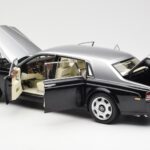 Rolls-Royce Phantom VII EWB Juodas ir Sidabrinis Kyosho 1:18 - image 5 of 8