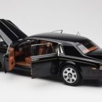 Rolls-Royce Phantom VII EWB Diamond Juodas Kyosho 1:18 - image 5 of 8